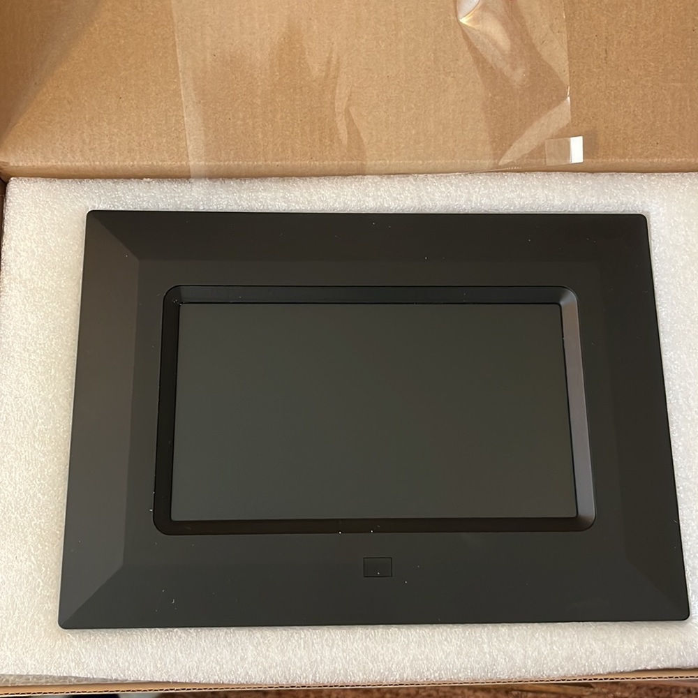 7 Inch Digital Photo Frame by Nextar - Picture 3 of 4